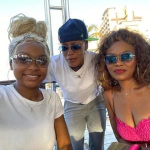 Meet your Posher, Pebbles